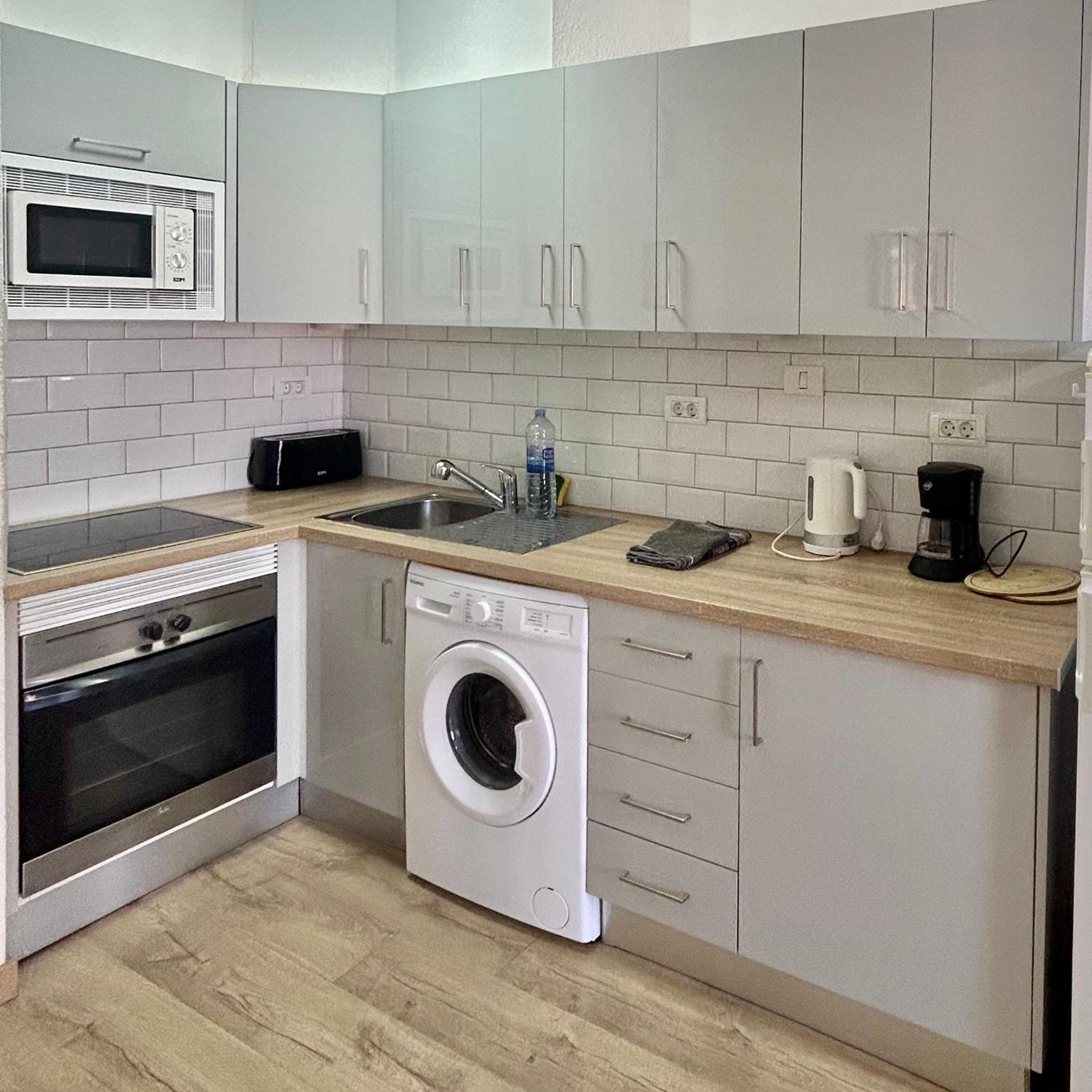 Lovely 1 Bed Apartment In Castle Harbour C108 Los Cristianos  Exterior photo